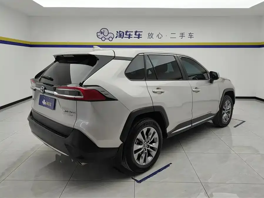 Toyota Wildlander Wildlander 2022 2.0L CVT 4WD Luxury PLUS Edition 2023 — миниатюра 3