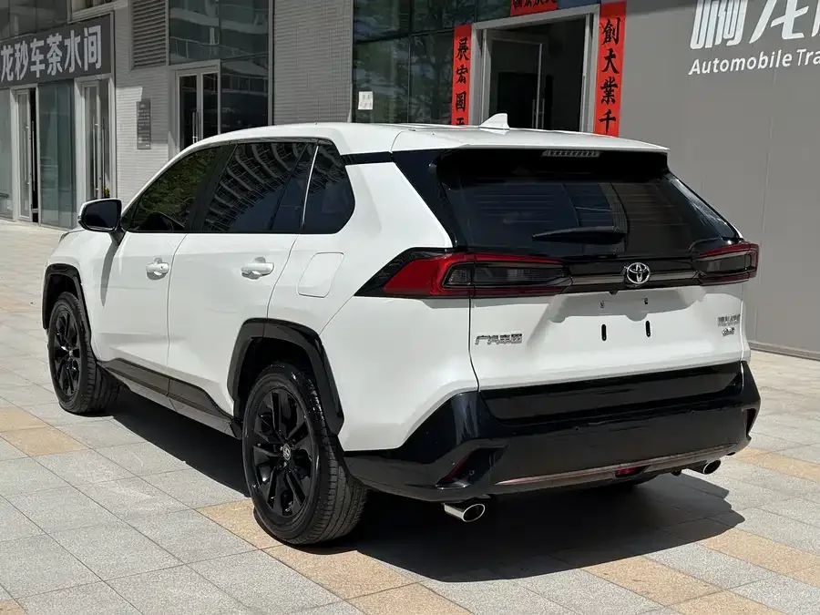 Toyota Wildlander Wildlander 2022 2.0L CVT 2WD Knight Edition 2023 — миниатюра 3