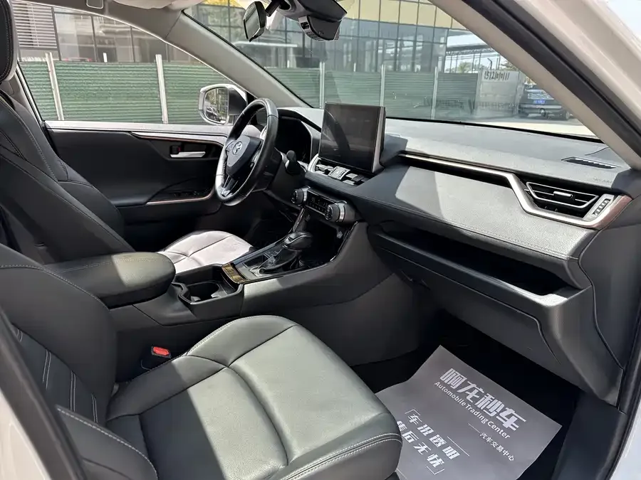 Toyota Wildlander Wildlander 2022 2.0L CVT 2WD Knight Edition 2023 — миниатюра 4