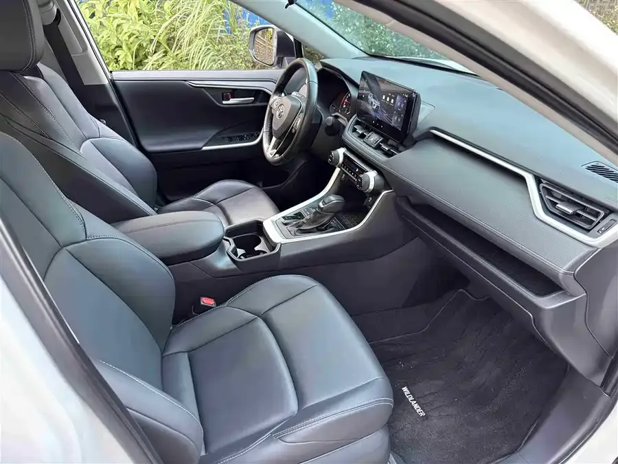 Toyota Wildlander Wildlander 2023 2.0L CVT 2WD Urban Edition 2023 — миниатюра 4