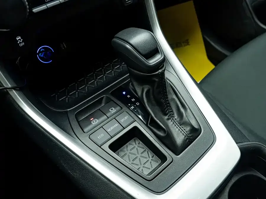 Toyota Wildlander Wildlander 2023 2.0L CVT 2WD Leading Edition 2023 — миниатюра 3