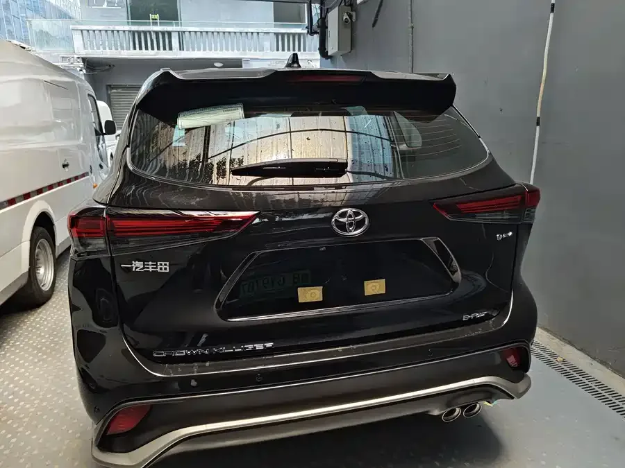 Toyota Crown Land 2026 Toyota Crown Land Cruiser 2.5L HEV 4WD Luxury Edition 2026 — миниатюра 3