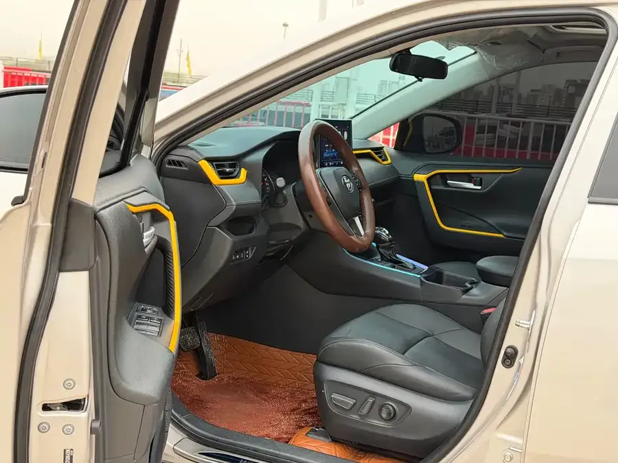 Toyota Wildlander Wildlander 2022 2.0L CVT 4WD Luxury PLUS Edition 2023 — миниатюра 4
