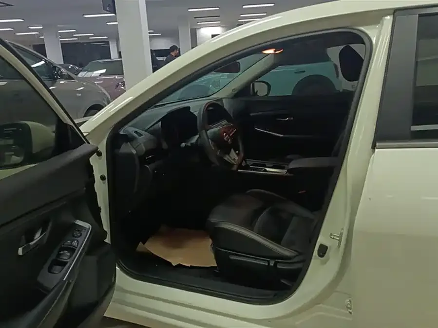 Nissan Sylphy Sylphy 2022 1.6L XL CVT Enjoy Edition 2022 — миниатюра 3