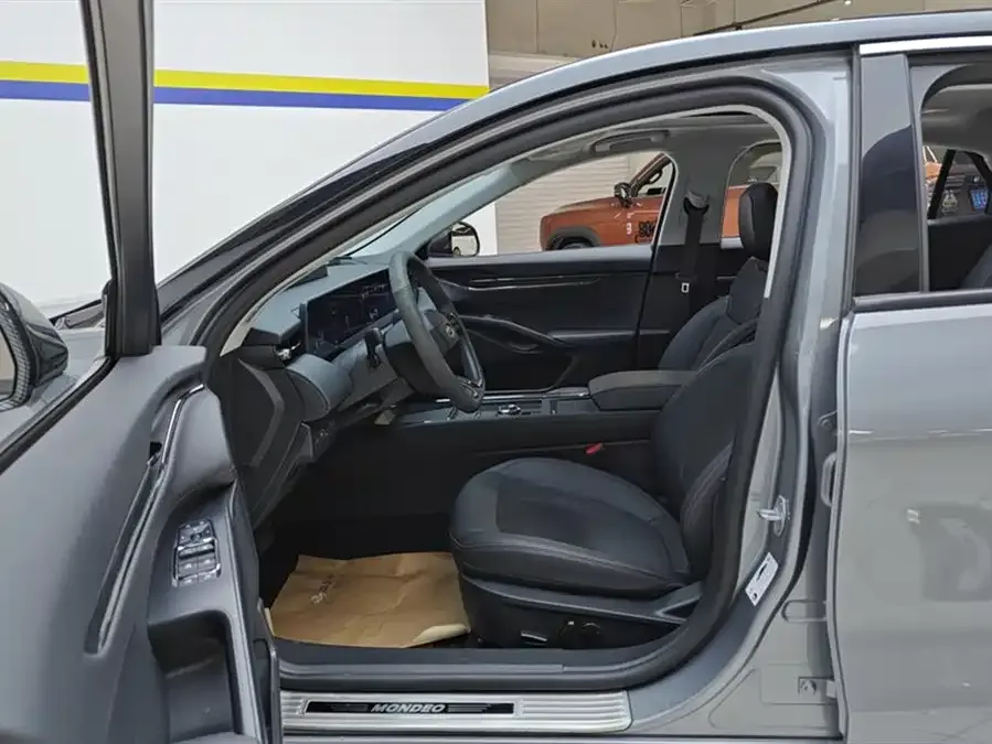 Ford Mondeo Mondeo 2022 facelift EcoBoost 245 luxury model 2023 — миниатюра 3