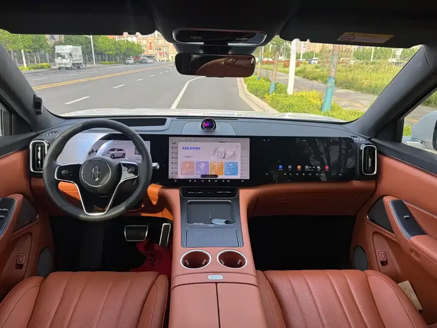 AITO M8 Wenjie M8 2025 Extended Range Max+ Version 53.4kWh 5-Seat Version (192-line LiDAR) 2025 — миниатюра 2