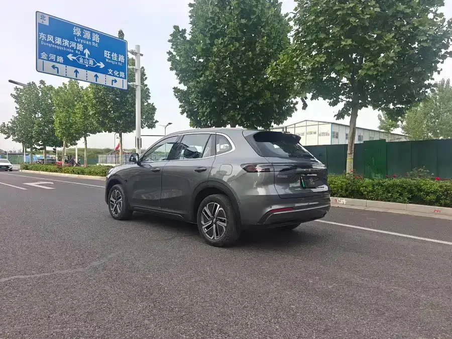 Geely Galaxy Starship 7 Galaxy Starship 7 2026 Model 135km Smart Navigation Edition 2026 — миниатюра 4