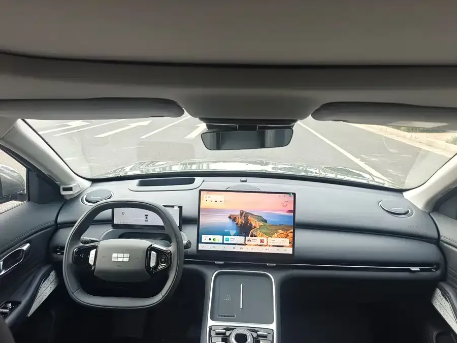 Geely Galaxy Starship 7 Galaxy Starship 7 2026 Model 135km Smart Navigation Edition 2026 — миниатюра 5