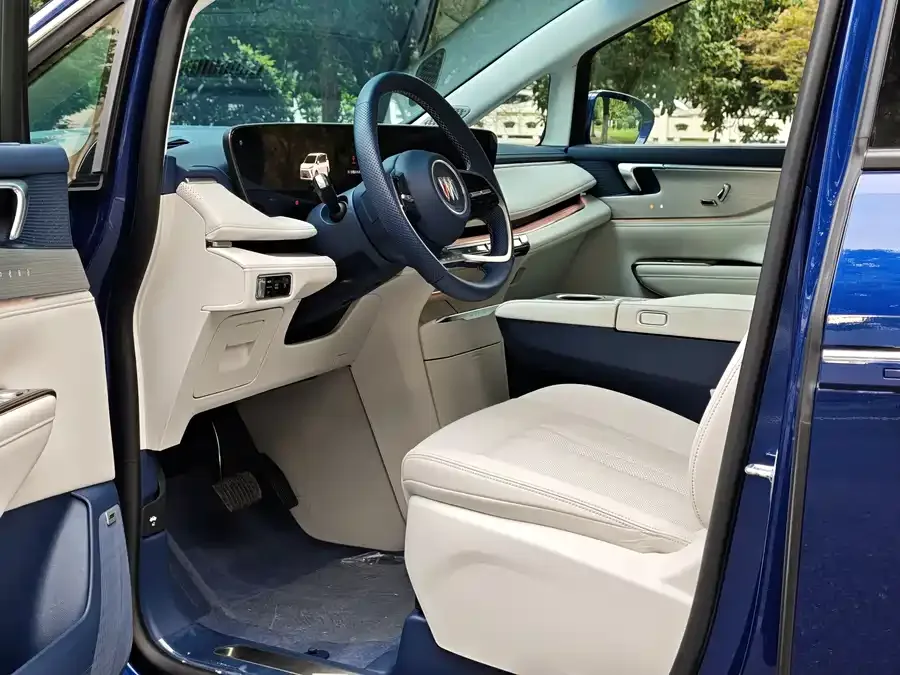 Buick GL8 New Energy 2024 Lu Zun Luxury Edition 6 Seaters 2025 — миниатюра 2