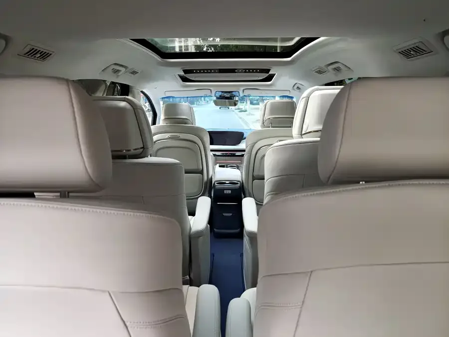Buick GL8 New Energy 2024 Lu Zun Luxury Edition 6 Seaters 2025 — миниатюра 3