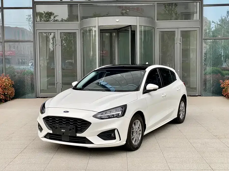 Ford Focus Focus 2021 Hatchback EcoBoost 180 Automatic Front Model 2022 — фото 1, купить с доставкой в Москву