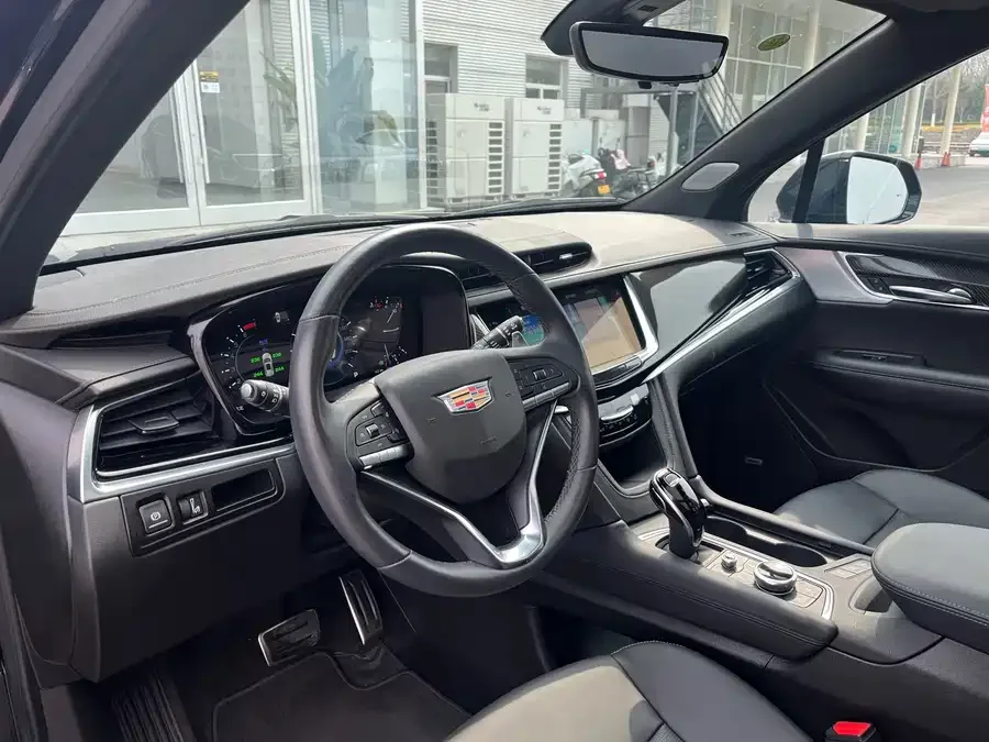 Cadillac XT6 2025 2.0T 6-seat 4WD Premium Executive Black Label Edition 2024 — миниатюра 2