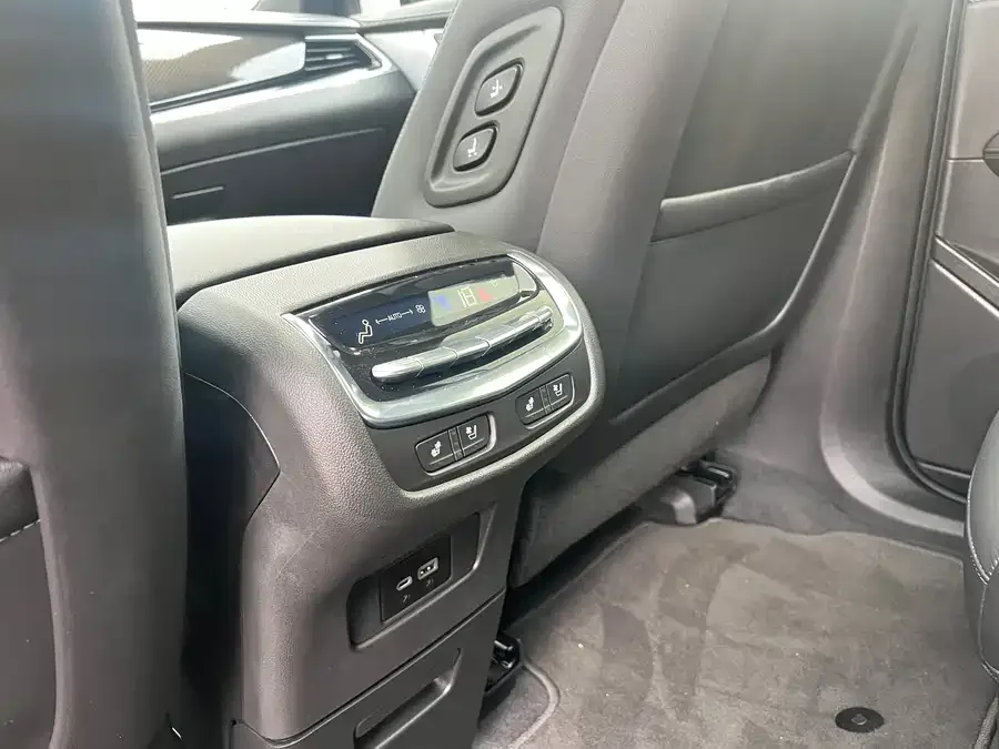 Cadillac XT6 2025 2.0T 6-seat 4WD Premium Executive Black Label Edition 2024 — миниатюра 4
