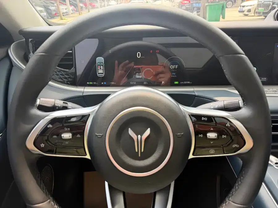 Voyah Lantu FREE Lantu FREE 2024 ultra-long battery life smart driving version 2023 — миниатюра 3