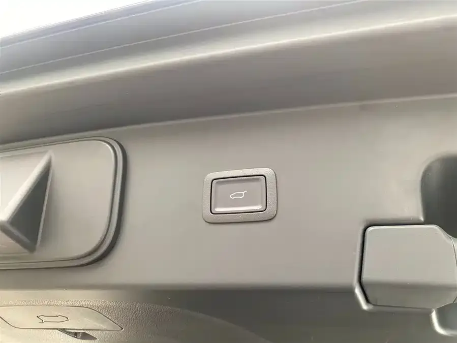 Hongqi HQ9 PHEV Hongqi HQ9 PHEV 2024 2.0T 4WD Luxury Edition 2025 — миниатюра 2