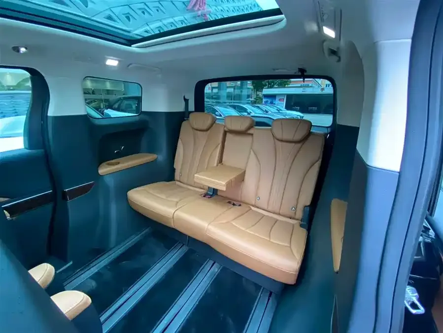 Hongqi HQ9 PHEV Hongqi HQ9 PHEV 2024 2.0T 4WD Luxury Edition 2025 — миниатюра 4