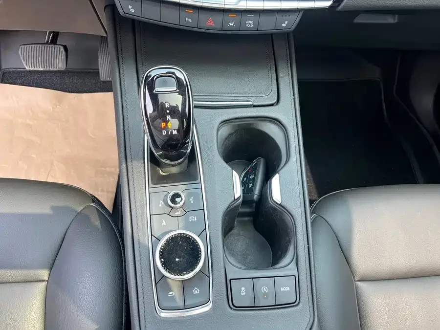 Cadillac XT4 2024 28T 2WD Luxury 2023 — миниатюра 3