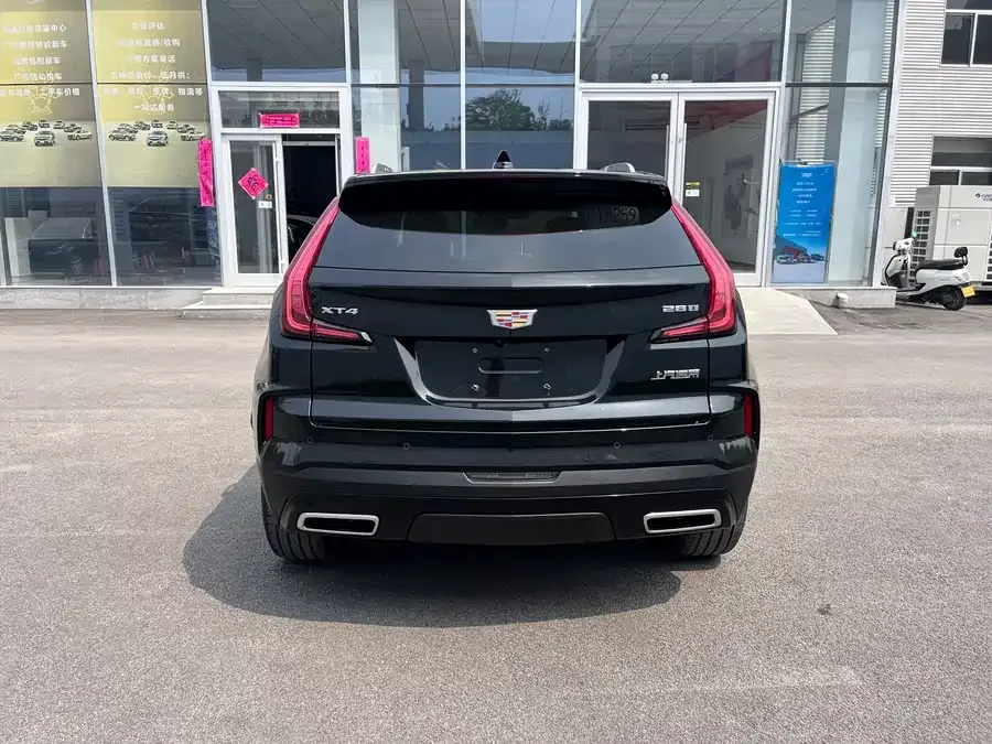 Cadillac XT4 2024 28T 2WD Luxury 2023 — миниатюра 4