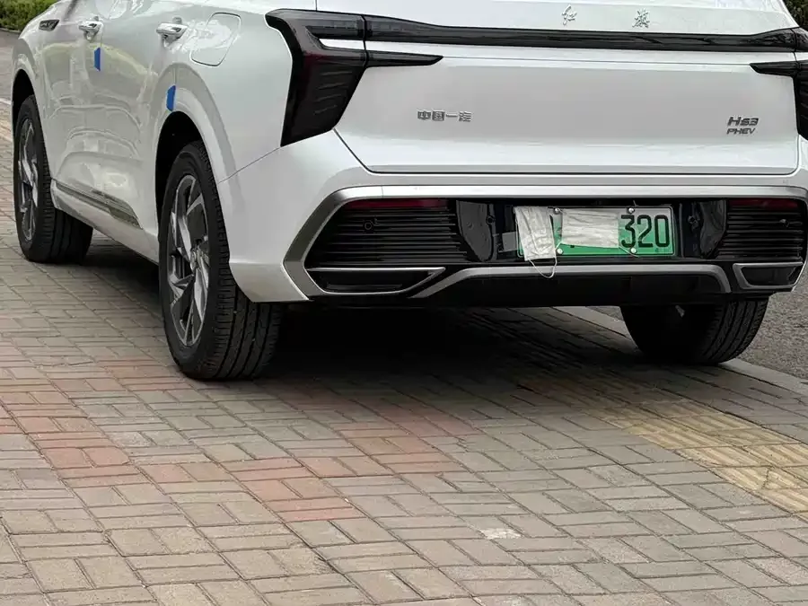 Hongqi HS3 PHEV Hongqi HS3 PHEV 2025 125km commemorative edition for its 2 millionth anniversary 2025 — миниатюра 2