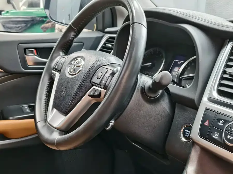 Toyota Highlander Highlander 2021 2.0T 4WD Premium Edition 7 Seaters 2022 — миниатюра 5