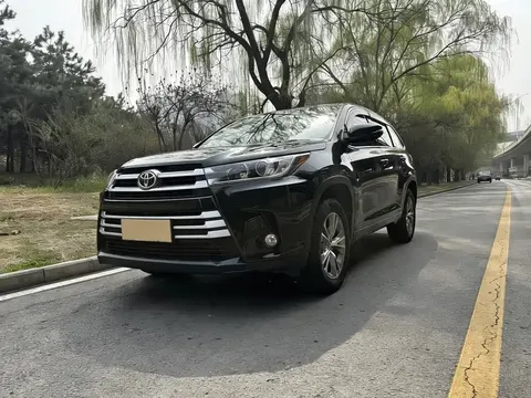 Toyota Highlander 2022 buy in Moscow