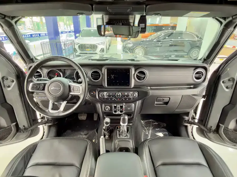 Jeep Wrangler New Energy Wrangler New Energy 2021 Four-Door 2.0T 4xe Sahara First Edition 2022 — миниатюра 2