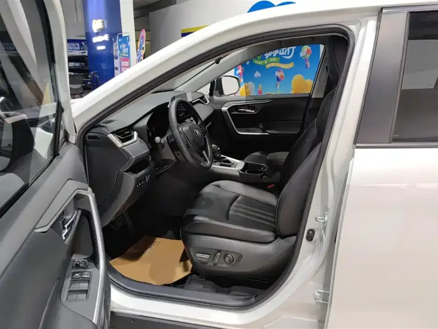 Toyota RAV4 RAV4 Rongfang 2023 2.0L CVT 2WD Fashion Edition 2023 — миниатюра 3