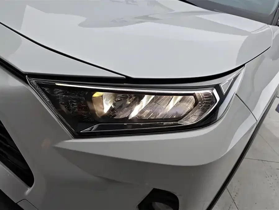 Toyota RAV4 RAV4 Rongfang 2021 2.0L CVT 2WD Fashion PLUS Edition 2022 — миниатюра 2