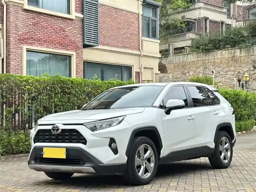 Toyota RAV4 RAV4 Rongfang 2022 2.0L CVT 2WD Fashion PLUS Edition 2023 — фото 1, купить с доставкой в Москву