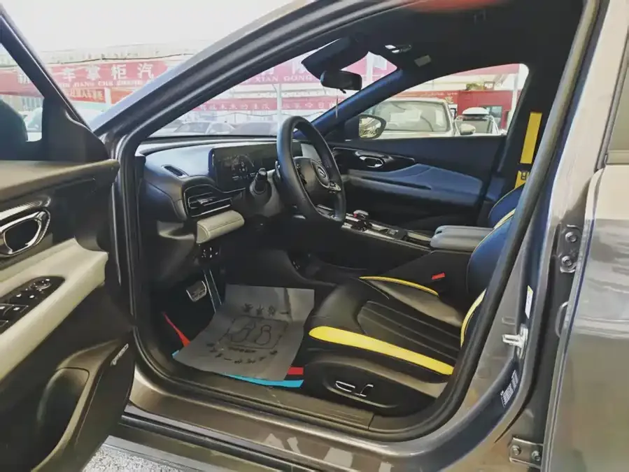 GAC Trumpchi Shadow Leopard Shadow Leopard 2021 270T DCT J15 Edition 2022 — миниатюра 4