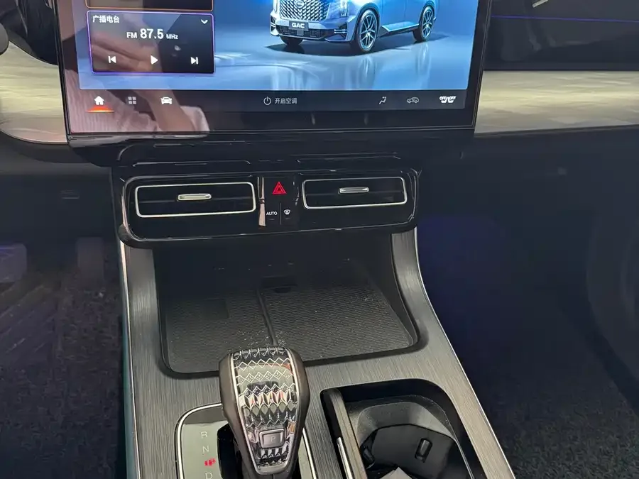 GAC Trumpchi GS8 Trumpchi GS8 2022 Pilot Series 2.0TGDI 2WD Luxury Smart Edition (7 Seaters) 2022 — миниатюра 3