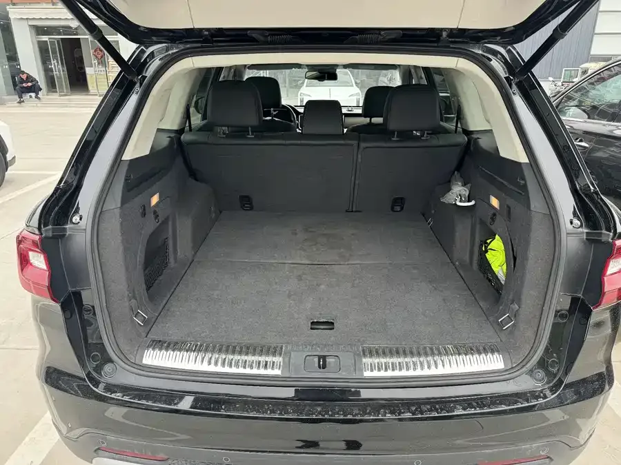 Hongqi HS7 Hongqi HS7 2022 3.0T Automatic 4WD Zhilian Flagship Edition Five Seaters 2023 — миниатюра 4