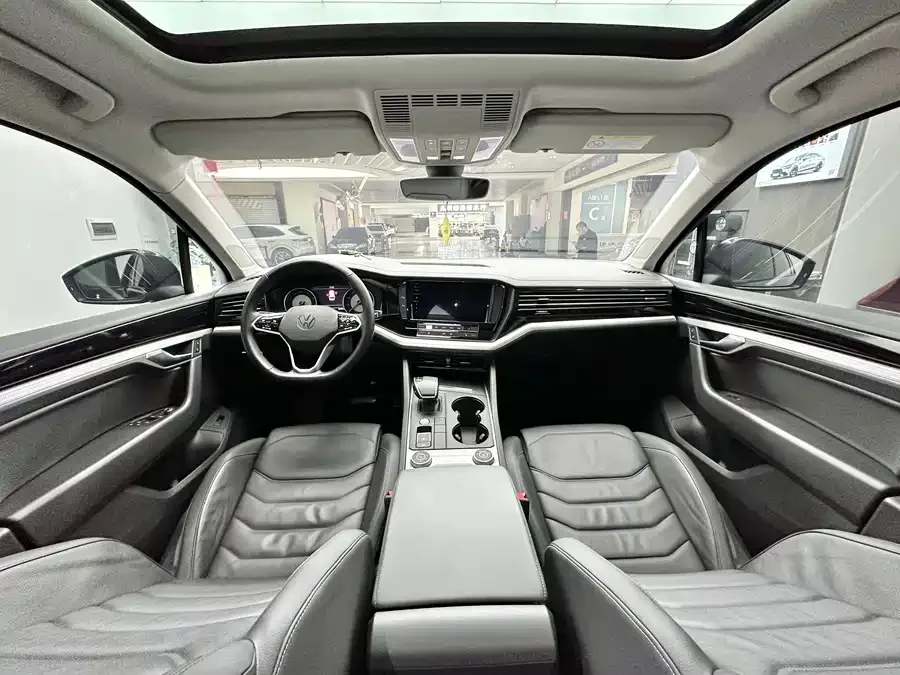 Volkswagen Touareg Touareg 2022 2.0TSI Pilot Special Edition 2022 — миниатюра 3