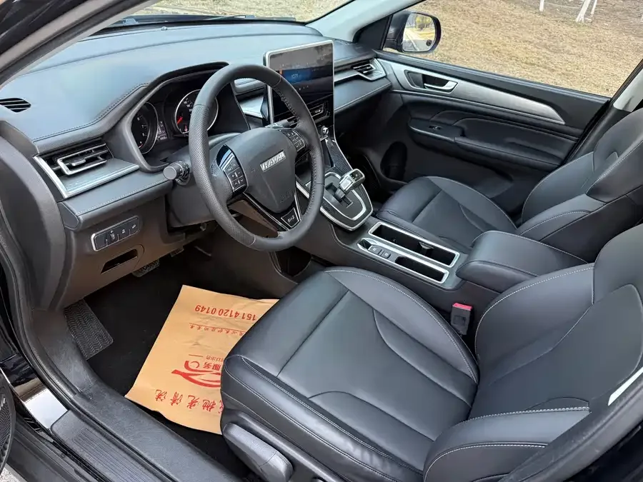 Haval M6 Haval M6 2023 PLUS 1.5T DCT Luxury Smart Connected Edition 2023 — миниатюра 2