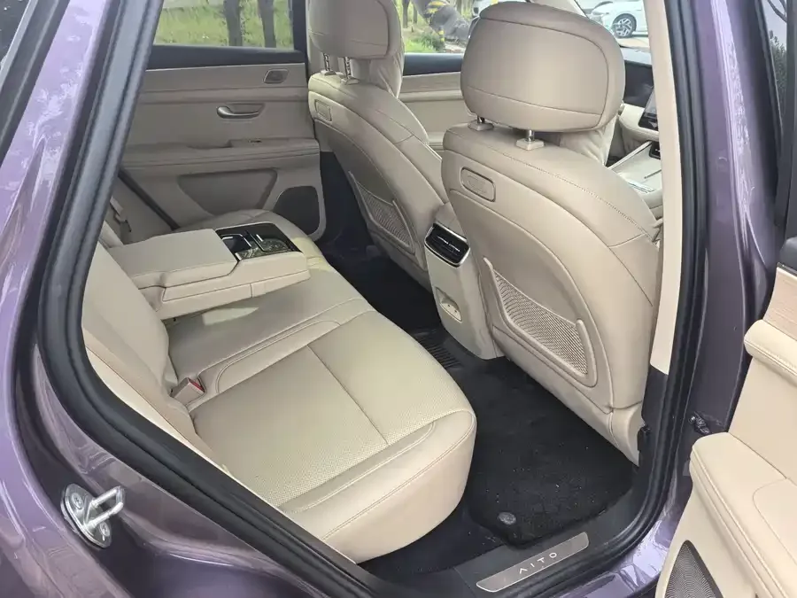 AITO M5 M5 2025 Extended Range Ultra 4WD Edition 2025 — миниатюра 3
