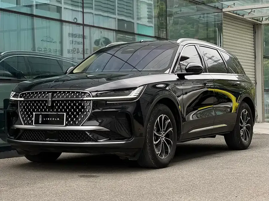 Lincoln Navigator Navigator 2023 2.0T 4WD Premium Edition 2023 — миниатюра 2