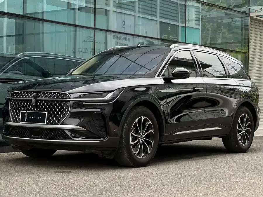 Lincoln Navigator Navigator 2023 2.0T 4WD Premium Edition 2023 — фото 1, купить с доставкой в Москву