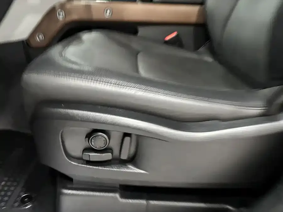 Land Rover guard Land Rover Defender 2023 facelift 110 3.0T P400 X-DYNAMIC HSE 2023 — миниатюра 4