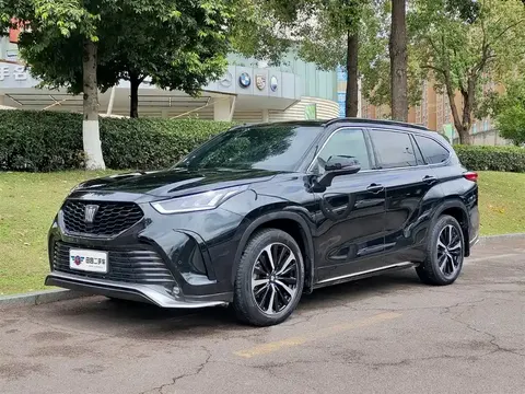 Toyota Crown Land 2023 купить в Москве