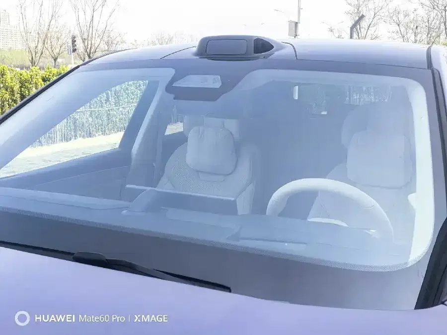 AITO M5 M5 2025 Extended Range Ultra 4WD Edition 2025 — миниатюра 3