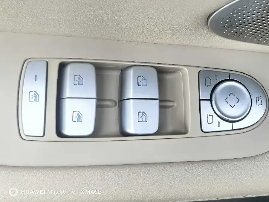 AITO M5 M5 2025 Extended Range Ultra 4WD Edition 2025 — миниатюра 5