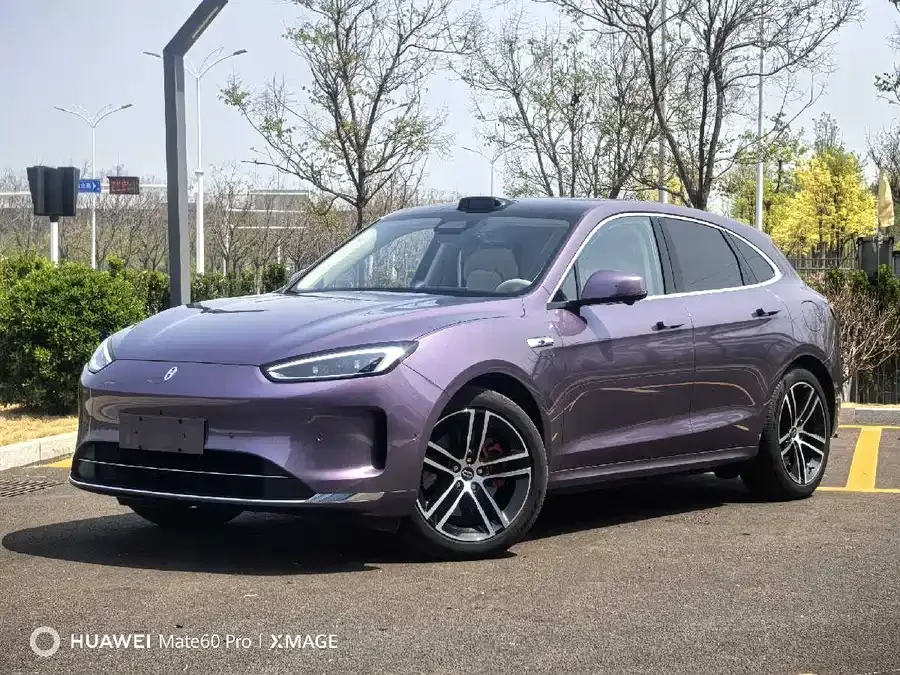 AITO M5 M5 2025 Extended Range Ultra 4WD Edition 2025 — фото 1, купить с доставкой в Москву
