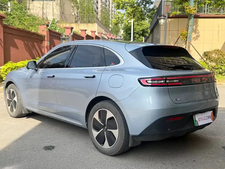 AITO M5 M5 2022 pure electric rear-wheel drive standard version 2022 — миниатюра 2