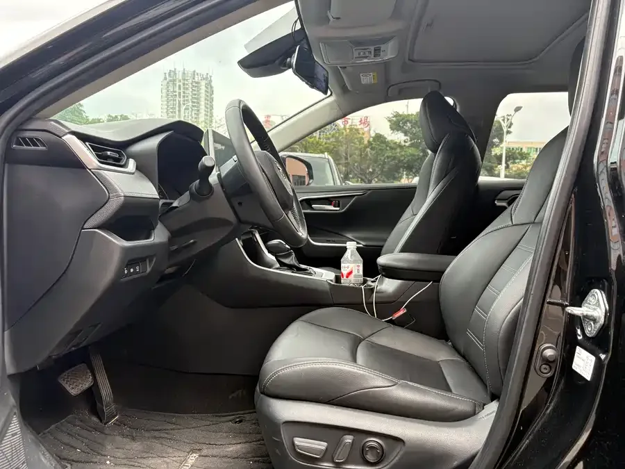 Toyota Wildlander Wildlander 2022 2.0L CVT 2WD Luxury PLUS Edition 2023 — миниатюра 4