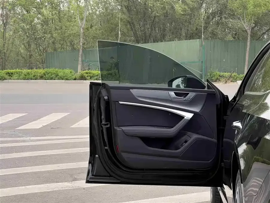 Audi A7L 2024 45 TFSI Luxury Edition 2025 — миниатюра 2