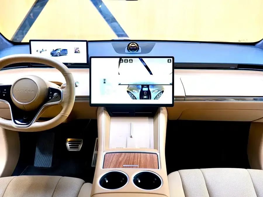 Smart world R7 Zhijie R7 2025 model with extended range of 331km Ultra 2025 — миниатюра 2