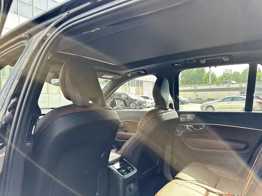 Volvo XC90 Plug-in Hybrid 2024 T8 Zhizun Luxury Edition 7 Seaters 2023 — миниатюра 4