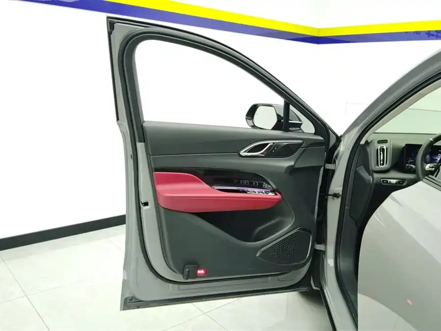 Hongqi HS3 Hongqi HS3 2023 2.0T 2WD available 2024 — миниатюра 4