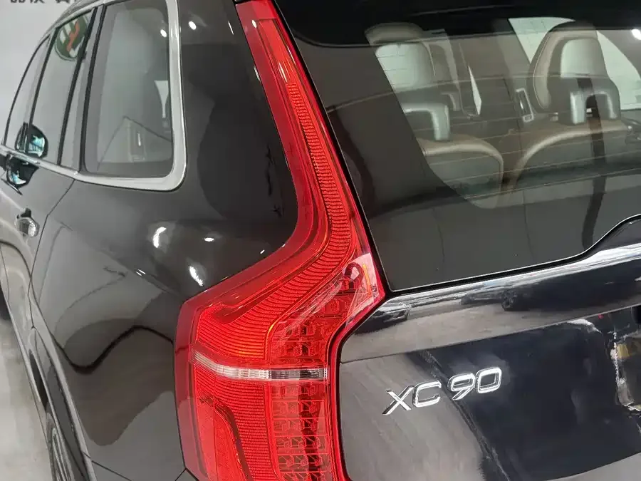 Volvo XC90 2023 B6 Smart Luxury Edition 7 Seaters 2023 — миниатюра 3