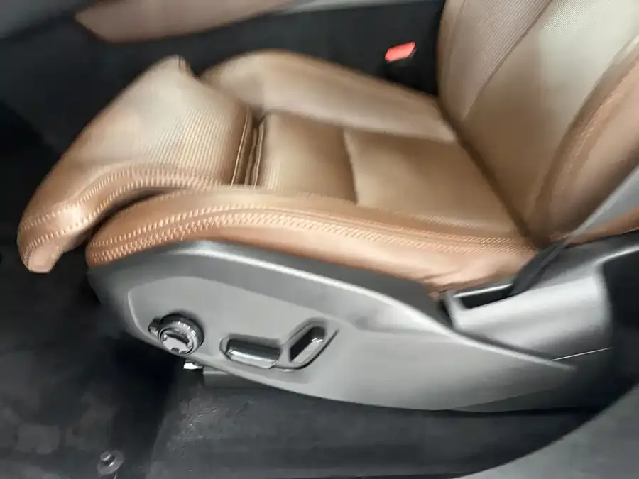 Volvo XC90 2023 B6 Smart Luxury Edition 7 Seaters 2023 — миниатюра 4